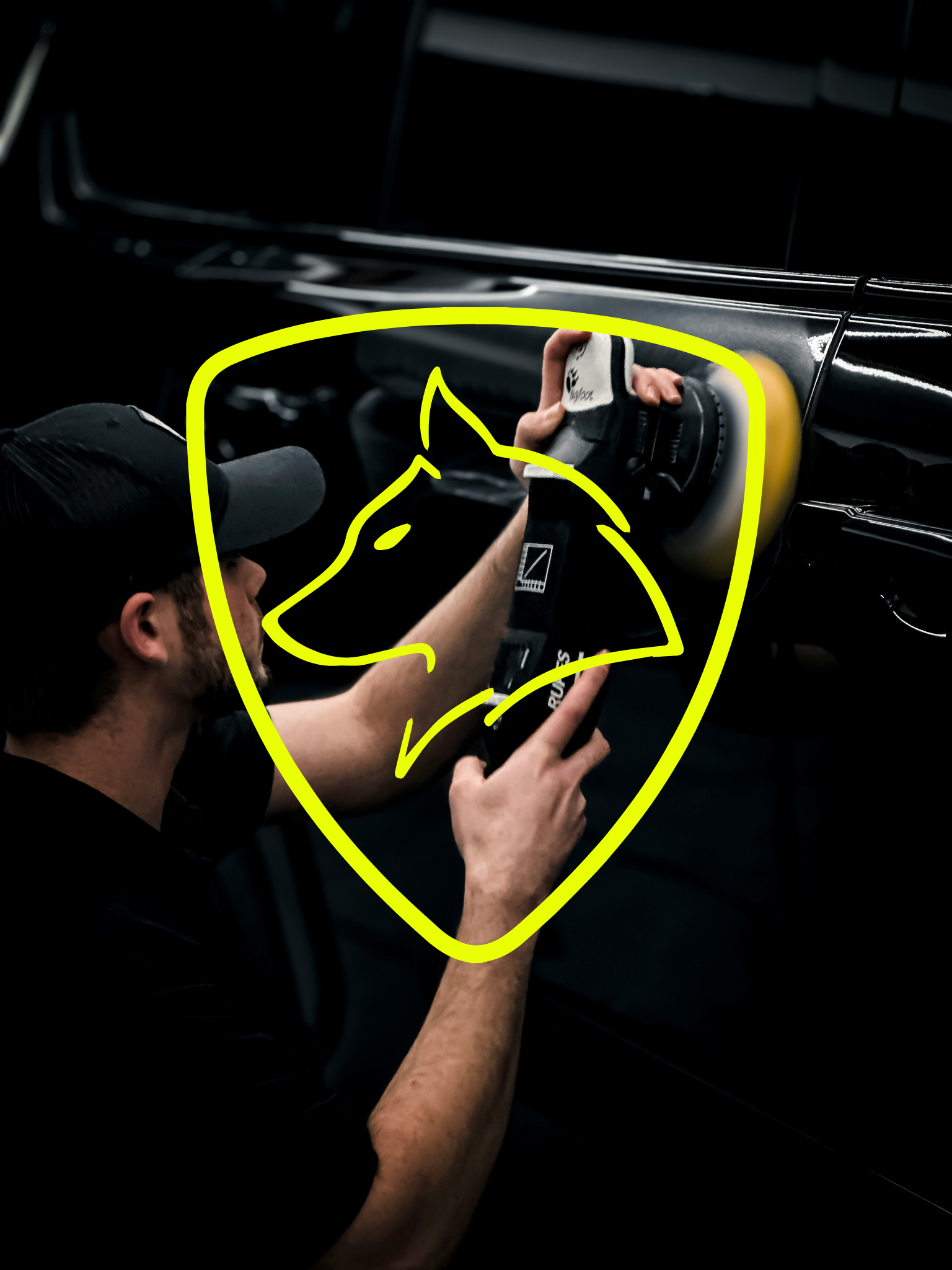 Rénovation de carrosserie par polissage professionnel pour supprimer les micro-rayures et l'oxydation